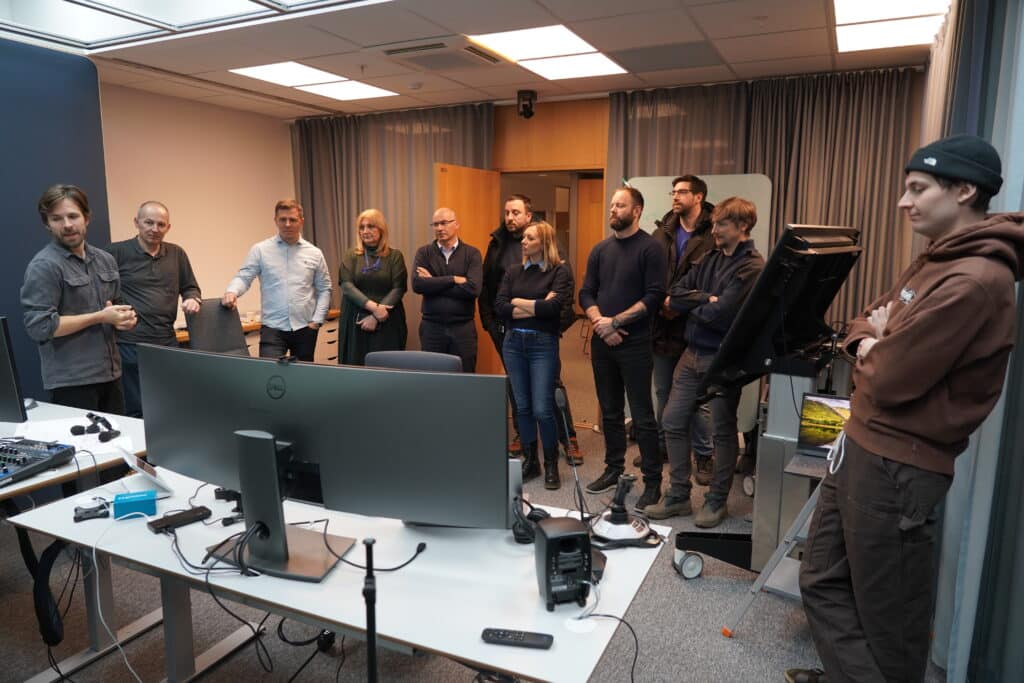 Researcher Erik Veitch and PhD Candidate Vedran Simic demonstrating NTNU's Shore Control Lab. Photo: Lars Bugge Aarset/Ocean Autonomy Cluster