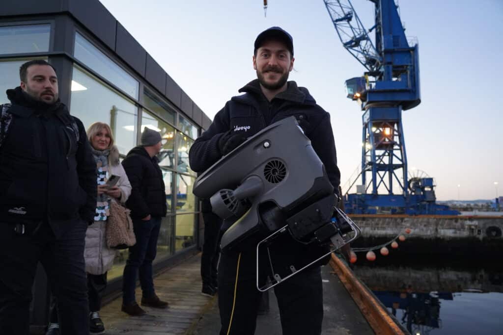 Petter Sjursen demonstrating ROV from Blueye Robotics. Photo: Lars Bugge Aarset/Ocean Autonomy Cluster