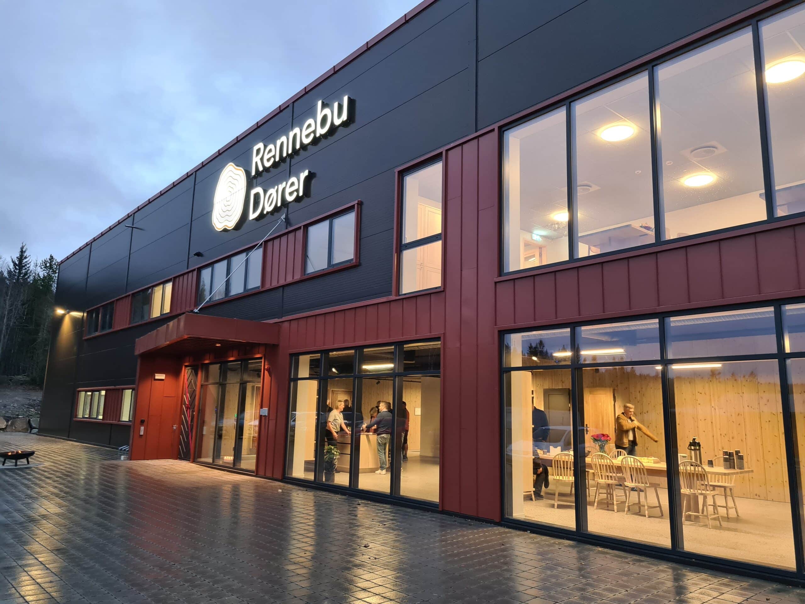 Rennebu Dører og Laugs flotte, nye produksjonslokaler på Berkåk