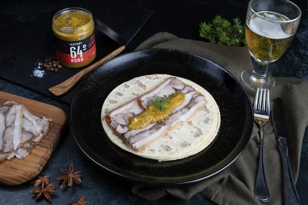 Egenprodusert sylte med sennep fra 64 Grader Nord. Foto: Lena Johnsen