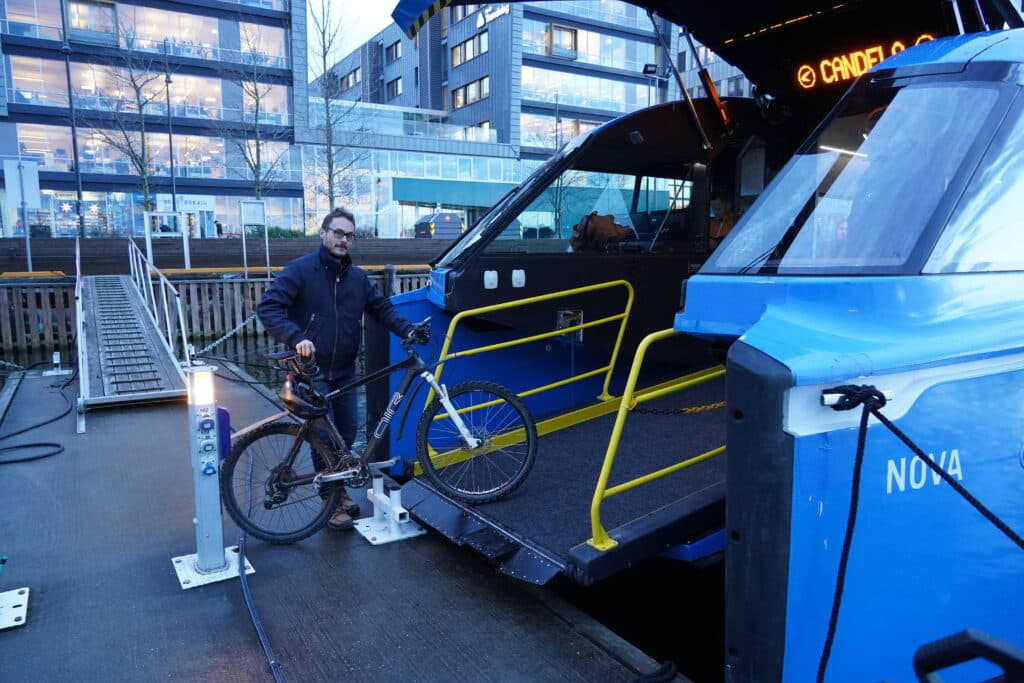 Kvut Kvaran testet å ta sykkelen med ombord Foto Lars Bugge Aarset/Fremtidens Industri