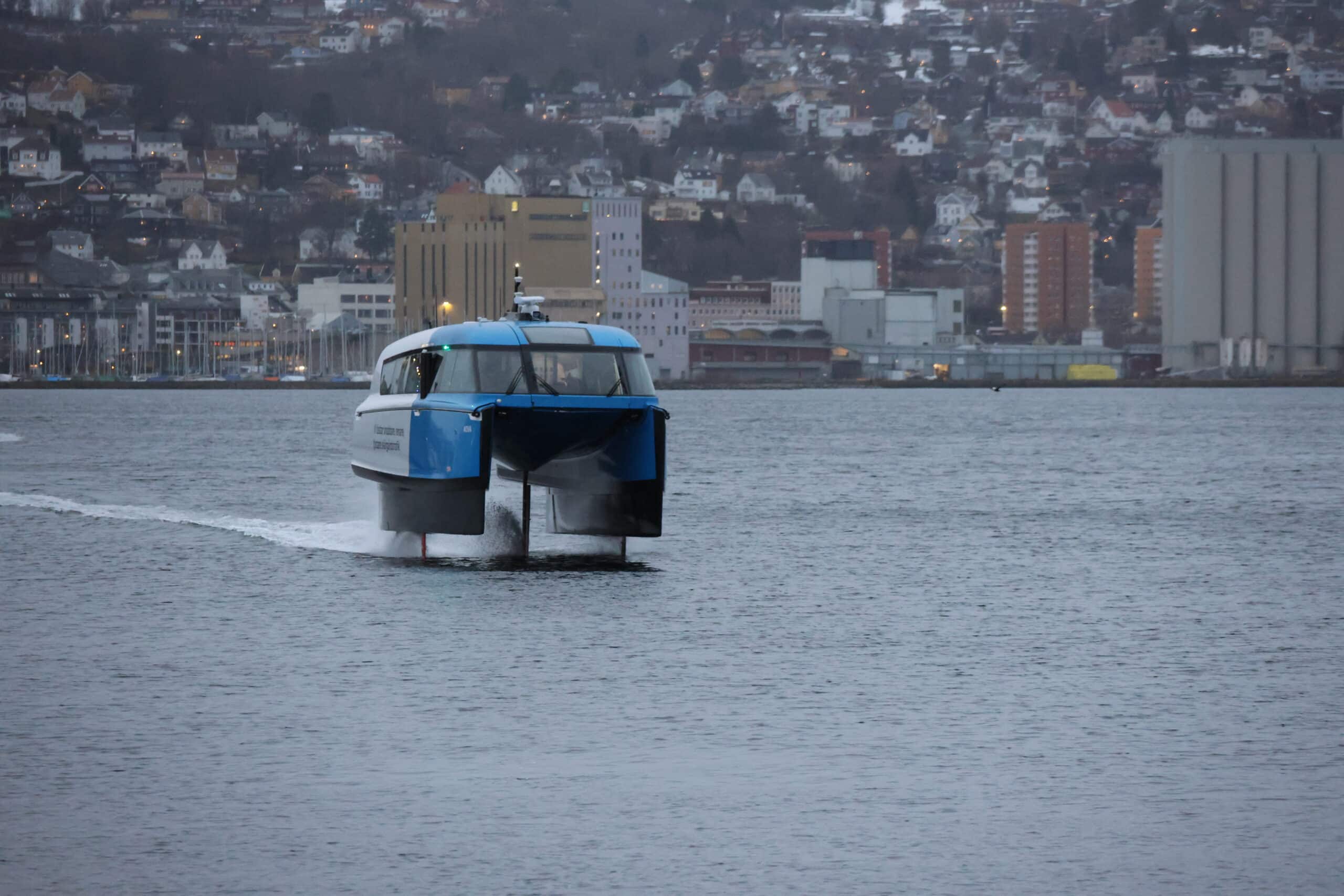 Testseiling med Frostabåten, Candela P-12 på Trondheimsfjorden. Foto: Lars Bugge Aarset/Fremtidens Industri